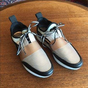 Steve Madden Arctic Sneaker Rose Gold Sz 8 like new